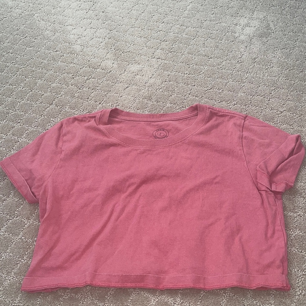 URBAN OUTFITTERS CROPPED TEE